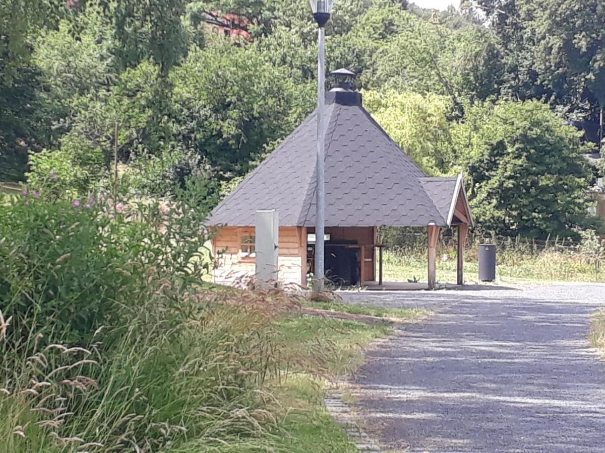 Ruhige Ferienwohnung Im Gutshaus Niederorschel Exterior foto
